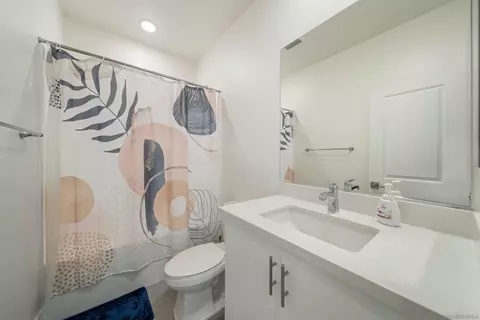 Bath - 35365 Orchard Trl, Fallbrook, CA 92028 photo 1 of 4