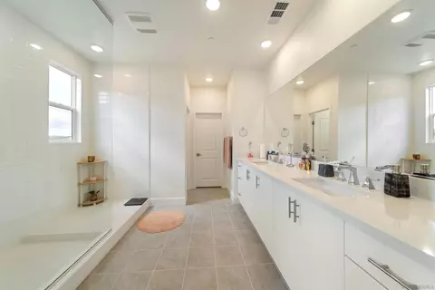 Bath - 35365 Orchard Trl, Fallbrook, CA 92028 photo 3 of 4