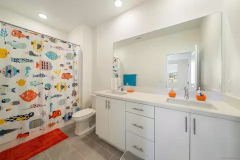 Bath - 35365 Orchard Trl, Fallbrook, CA 92028 photo 2 of 4