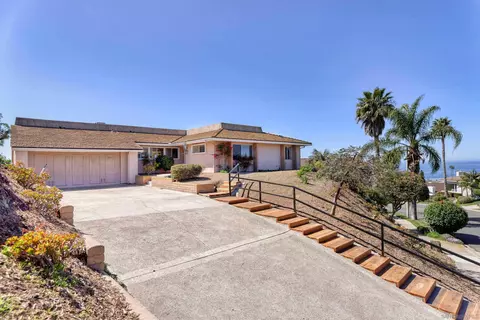 Exterior - 5571 Candlelight Dr, La Jolla, CA 92037 photo 1 of 3
