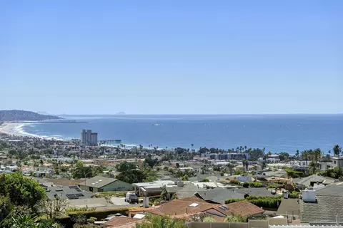 5571 Candlelight Dr, La Jolla, CA 92037
