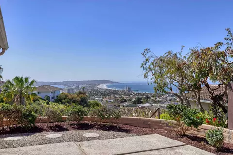 View/Area - 5571 Candlelight Dr, La Jolla, CA 92037 photo 3 of 5