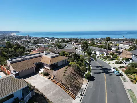 View/Area - 5571 Candlelight Dr, La Jolla, CA 92037 photo 2 of 5