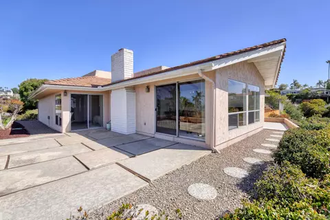 Exterior - 5571 Candlelight Dr, La Jolla, CA 92037 photo 3 of 3