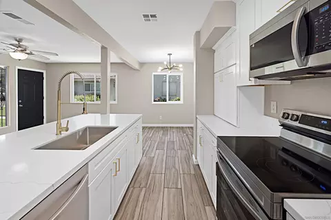 Kitchen - 12132 Wintergreen Dr #2, Lakeside, CA 92040 photo 4 of 8
