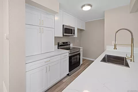 Kitchen - 12132 Wintergreen Dr #2, Lakeside, CA 92040 photo 3 of 8