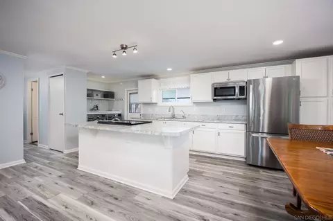 Kitchen - 8712 N Magnolia Ave #SPC 177, Santee, CA 92071 photo 3 of 4