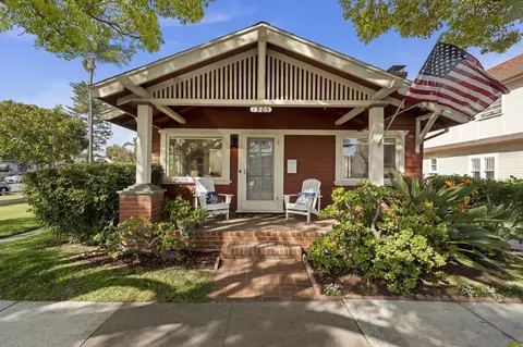 1305 9th St, Coronado, CA 92118