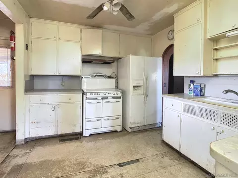 Kitchen - 10440 Loma Rancho Dr, Spring Valley, CA 91978 photo 2 of 2