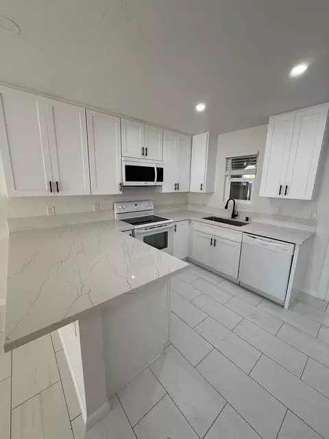 1648 Oliver Ave #2, San Diego, CA 92109