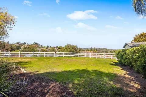 Exterior - 360 Futurity Ln, Fallbrook, CA 92028 photo 13 of 21