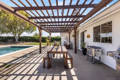 Exterior - 360 Futurity Ln, Fallbrook, CA 92028 photo 5 of 21