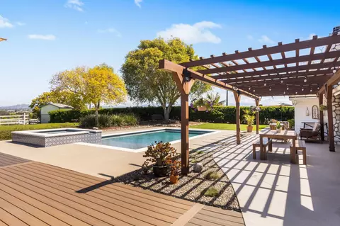 Exterior - 360 Futurity Ln, Fallbrook, CA 92028 photo 7 of 21