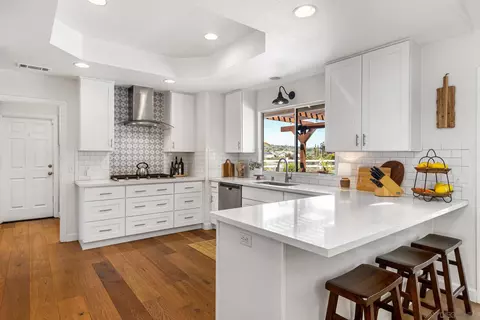 Kitchen - 360 Futurity Ln, Fallbrook, CA 92028 photo 2 of 5