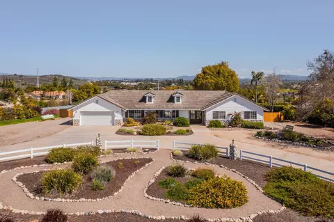 360 Futurity Ln, Fallbrook, CA 92028