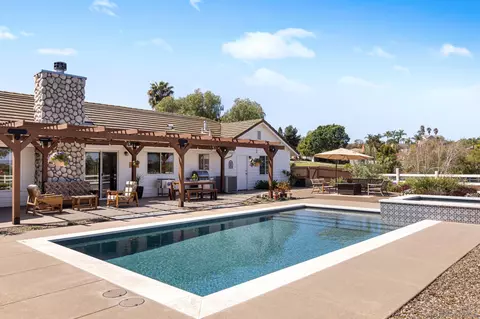 Exterior - 360 Futurity Ln, Fallbrook, CA 92028 photo 6 of 21