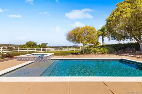 Exterior - 360 Futurity Ln, Fallbrook, CA 92028 photo 9 of 21