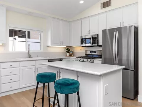 Kitchen - 5640 Dartmoor Cr, Oceanside, CA 92057 photo 5 of 5