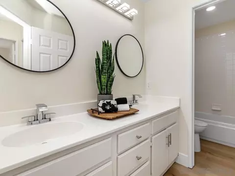 Bath - 5640 Dartmoor Cr, Oceanside, CA 92057 photo 1 of 3