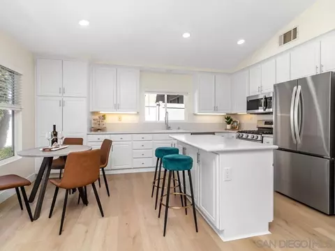 Kitchen - 5640 Dartmoor Cr, Oceanside, CA 92057 photo 3 of 5