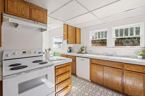 Kitchen - 1309 9th St, Coronado, CA 92118 photo 2 of 5