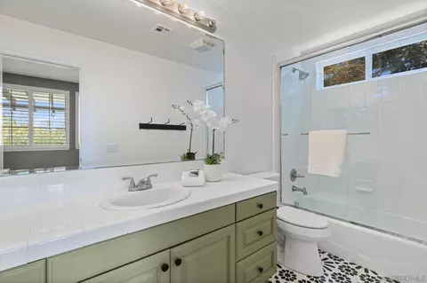 Bath - 540 Nobel Ct, Encinitas, CA 92024 photo 1 of 7