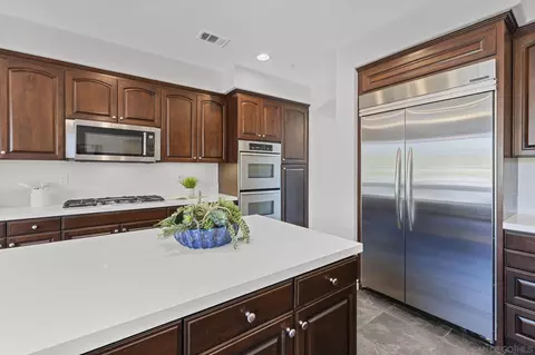 Kitchen - 540 Nobel Ct, Encinitas, CA 92024 photo 4 of 6