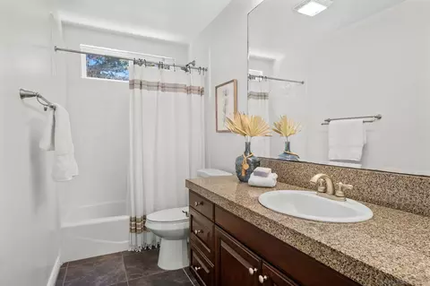 Bath - 540 Nobel Ct, Encinitas, CA 92024 photo 2 of 7