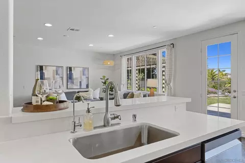 Kitchen - 540 Nobel Ct, Encinitas, CA 92024 photo 3 of 6
