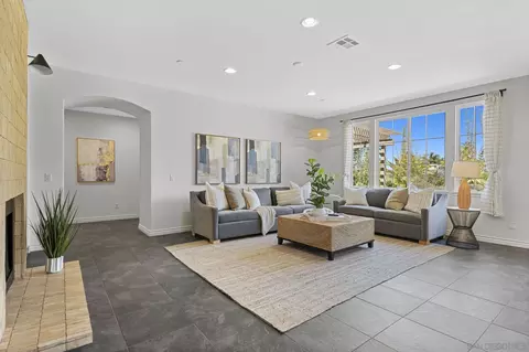 Living - 540 Nobel Ct, Encinitas, CA 92024 photo 2 of 3
