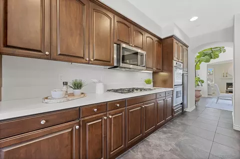 Kitchen - 540 Nobel Ct, Encinitas, CA 92024 photo 6 of 6