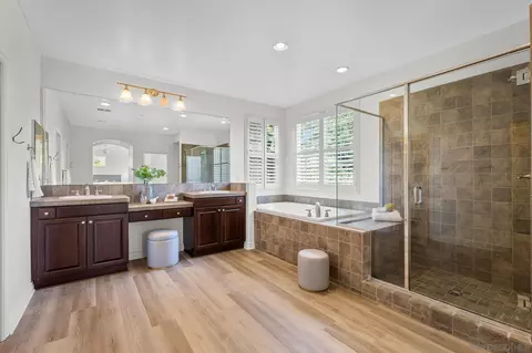 Bath - 540 Nobel Ct, Encinitas, CA 92024 photo 3 of 7