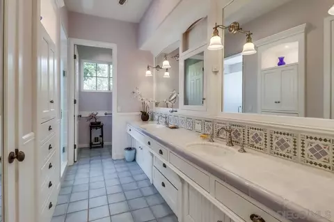 Bath - 15815 Indian Valley Rd, Jamul, CA 91935 photo 1 of 3