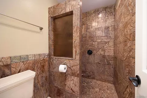 Bath - 7700 Parkway Dr #4, La Mesa, CA 91942 photo 2 of 3