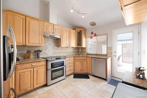 Kitchen - 7700 Parkway Dr #4, La Mesa, CA 91942 photo 2 of 3