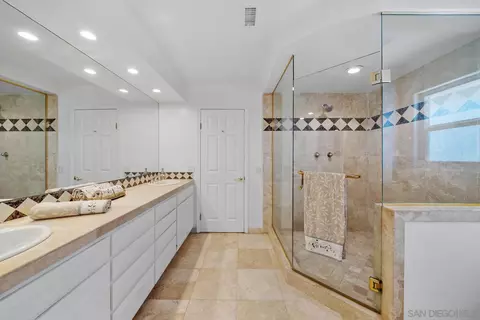 Bath - 17221 Cloudcroft Dr, Poway, CA 92064 photo 2 of 3