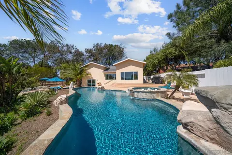 Exterior - 17221 Cloudcroft Dr, Poway, CA 92064 photo 5 of 8