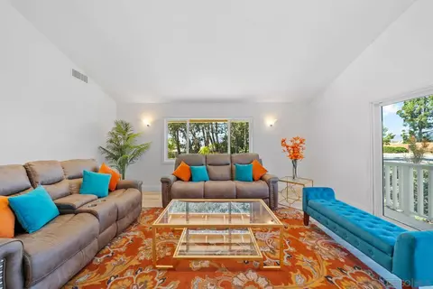 Living - 17221 Cloudcroft Dr, Poway, CA 92064 photo 3 of 5
