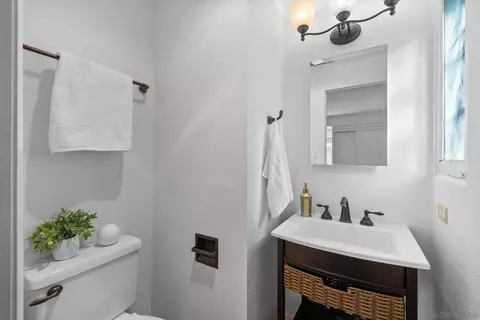 Bath - 310 J Ave, Coronado, CA 92118 photo 2 of 2