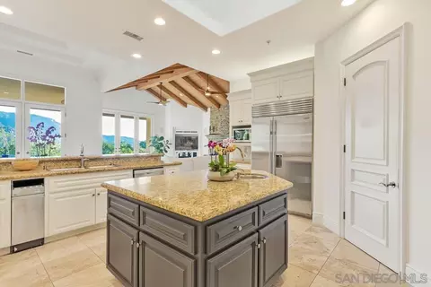 Kitchen - 14940 Oak Trail Ct, Poway, CA 92064 photo 8 of 8