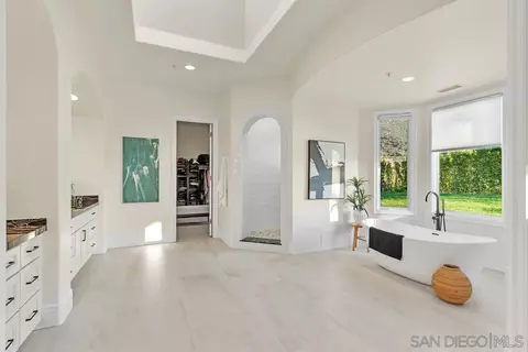 Bath - 14940 Oak Trail Ct, Poway, CA 92064 photo 5 of 7