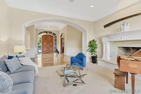Living - 14940 Oak Trail Ct, Poway, CA 92064 photo 2 of 6