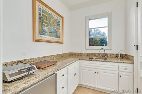 Kitchen - 14940 Oak Trail Ct, Poway, CA 92064 photo 3 of 8