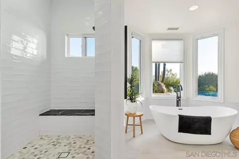 Bath - 14940 Oak Trail Ct, Poway, CA 92064 photo 7 of 7