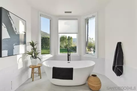 Bath - 14940 Oak Trail Ct, Poway, CA 92064 photo 6 of 7