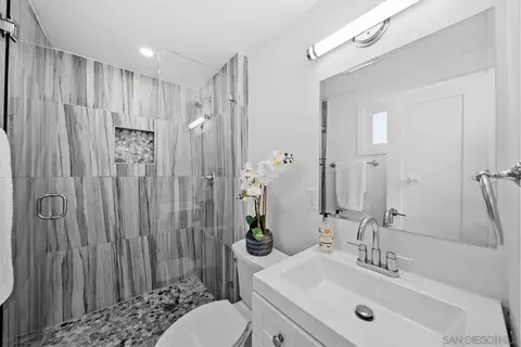 Bath - 744 Oneonta Ave, Imperial Beach, CA 91932 photo 2 of 2