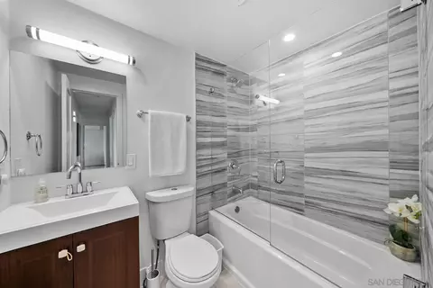 Bath - 744 Oneonta Ave, Imperial Beach, CA 91932 photo 1 of 2