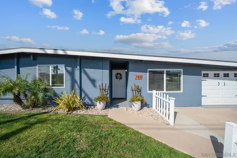 Exterior - 744 Oneonta Ave, Imperial Beach, CA 91932 photo 1 of 10