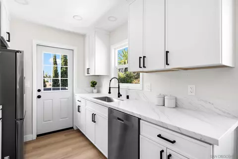 8494-98 Hillcrest Ave, La Mesa, CA 91941 photo 3