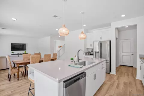 Kitchen - 35111 Cooper Pl, Fallbrook, CA 92028 photo 4 of 5